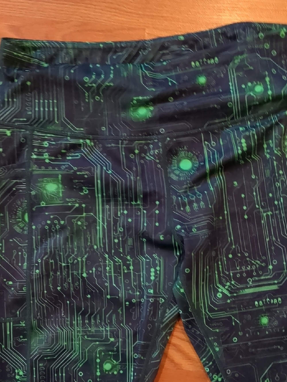 CVG The Matrix Capri Leggings - Picture 5 of 5